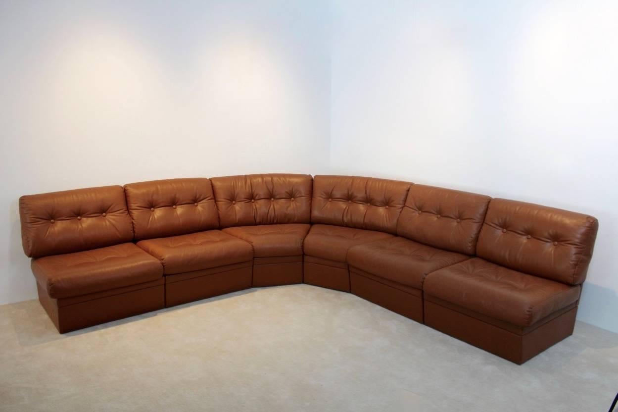 Grand Sectional Lounge Sofa in Cognac Leather In Excellent Condition In Voorburg, NL