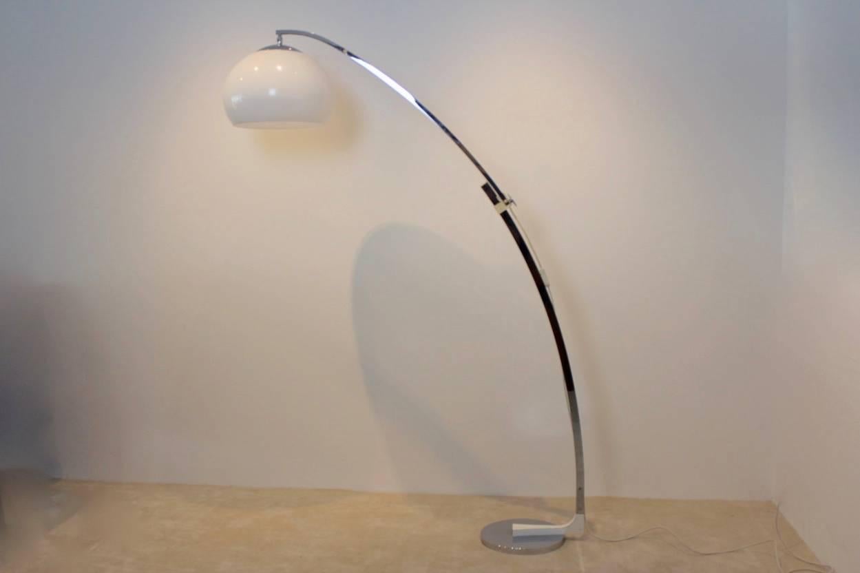 Iconic Goffredo Reggiani Italian arc floor lamp made by Studio Reggiani, Italy, 1960s. Extendable/adjustable chrome arm with it's original Perspex shade at it's end. Base is cast iron with painted cover. In very good condition.