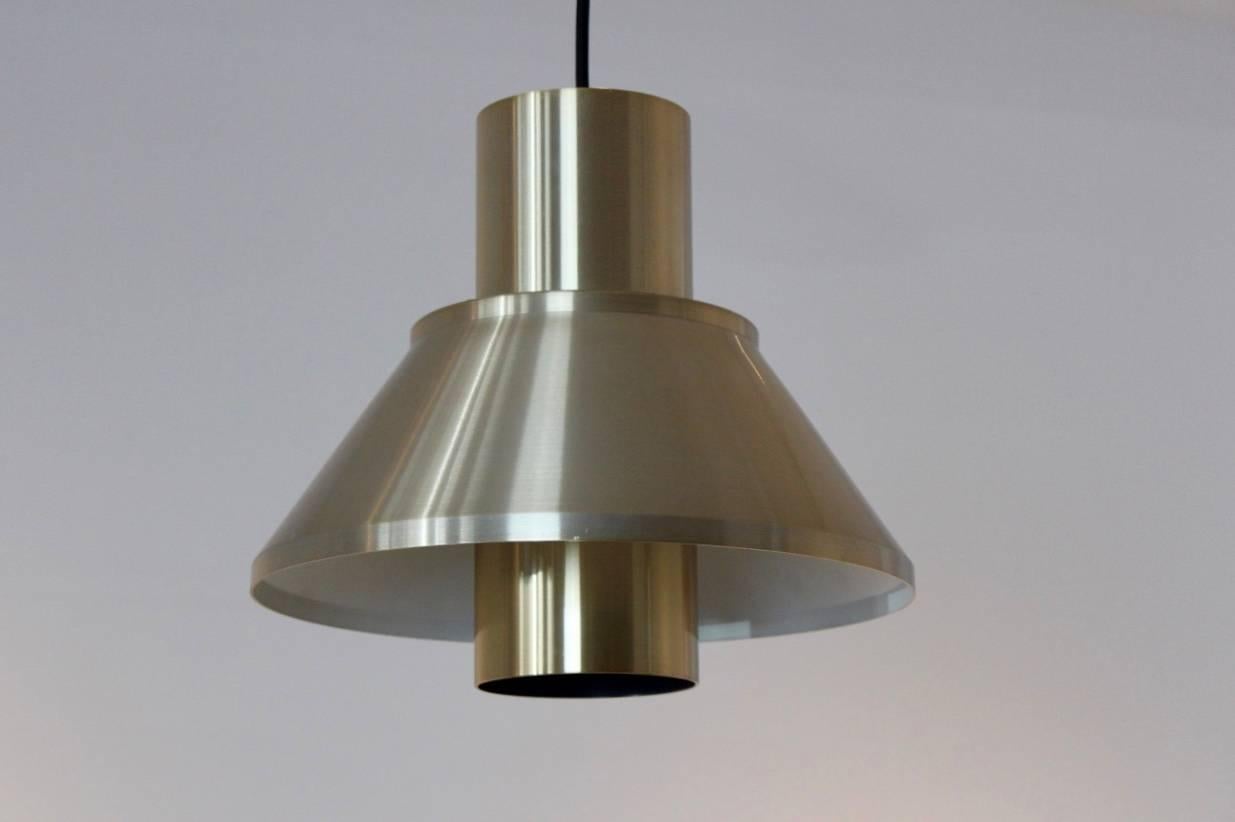 Champagne gold ‘Life’ pendant hanging lamp designed in the 1960s by Jo Hammerborg for Fog & Mørup Denmark. In a very good vintage condition with a beautiful warm light effect.

Danish lighting designer Johannes (Jo) Hammerborg was born in Randers,