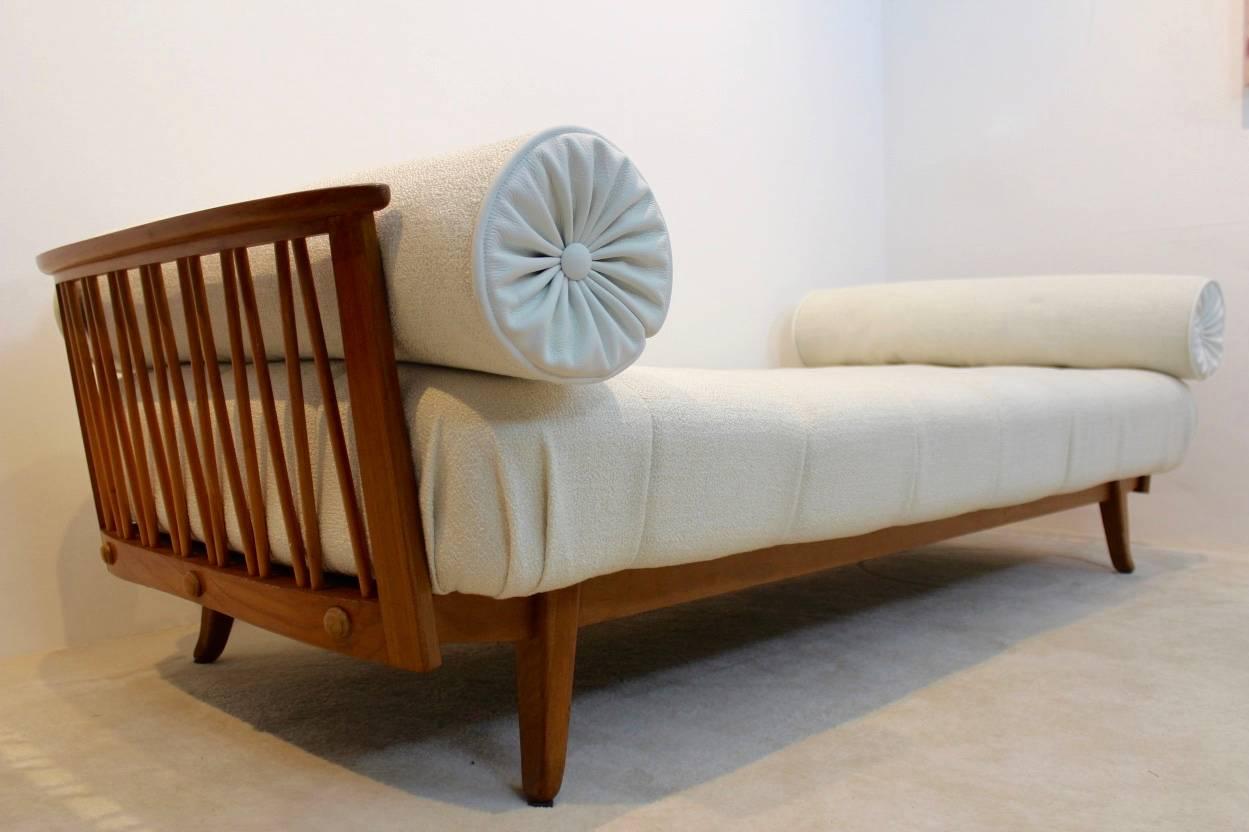 Stunning knoll daybed in teak and with a wool with very elegant legs. Produced in the 1960s by Wilhelm Knoll in Germany. It has a beautiful solid teak wooden frame featuring a very comfortable mattress. The upholstery is new! And made of wool with