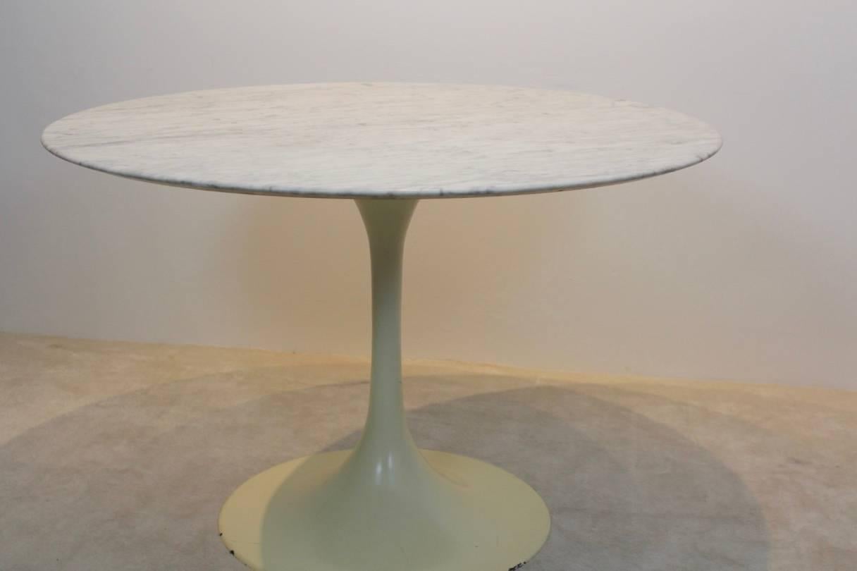 Finnish Sophisticated Tulip Dining Table by Eero Saarinen for Knoll International