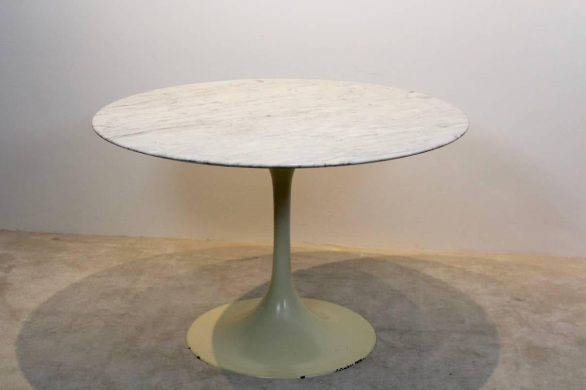 Sophisticated Tulip Dining Table by Eero Saarinen for Knoll International 2