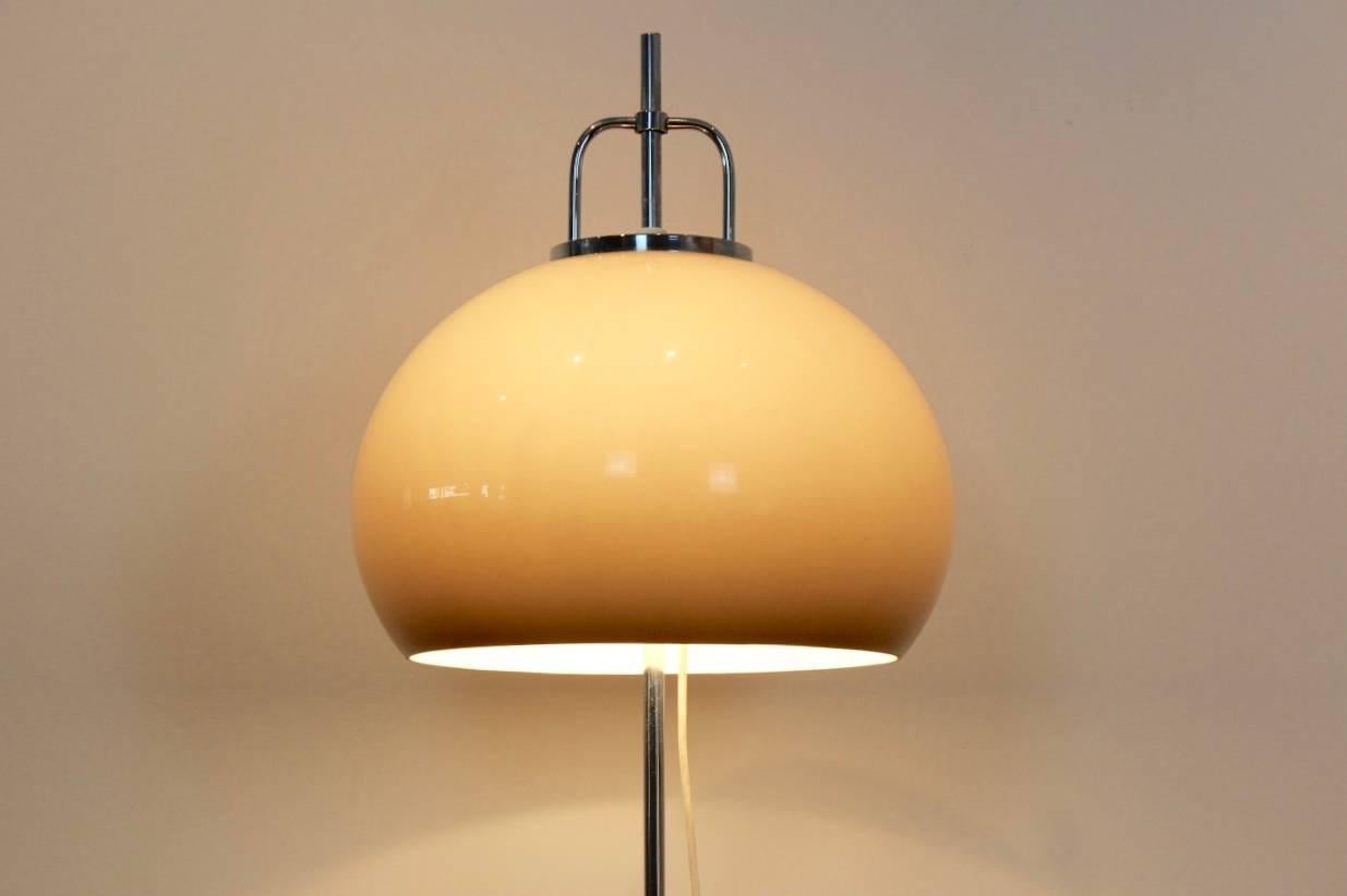 Iconic Guzzini produced chrome and brown floor light from the 1960s. Designed by Harvey Guzzini. This impressively floor lamp features a fading brown shade and chromed base. It gives a warm, intimate light which can be directed in height positions.