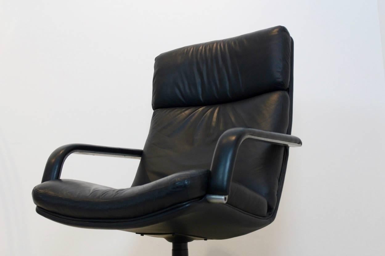 Mid-Century Modern Perfect Original Artifort Swivel Lounge Chair F141 by Geoffrey Harcourt For Sale