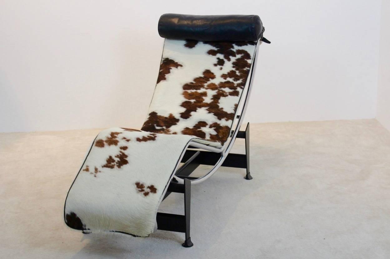 20th Century Le Corbusier Pony Skin LC4 for Cassina by Pierre Jeanneret & Charlotte Perriand