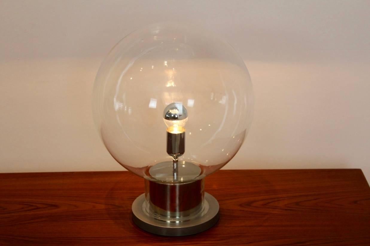 Unique RAAK table lamp in excellent condition. Designed and made by RAAK Amsterdam, Holland. Very rare and beautiful lamp with a chrome base ad a glass globe all around it. Very large glass globe and fantastic performance. Iconic Dutch design.
 