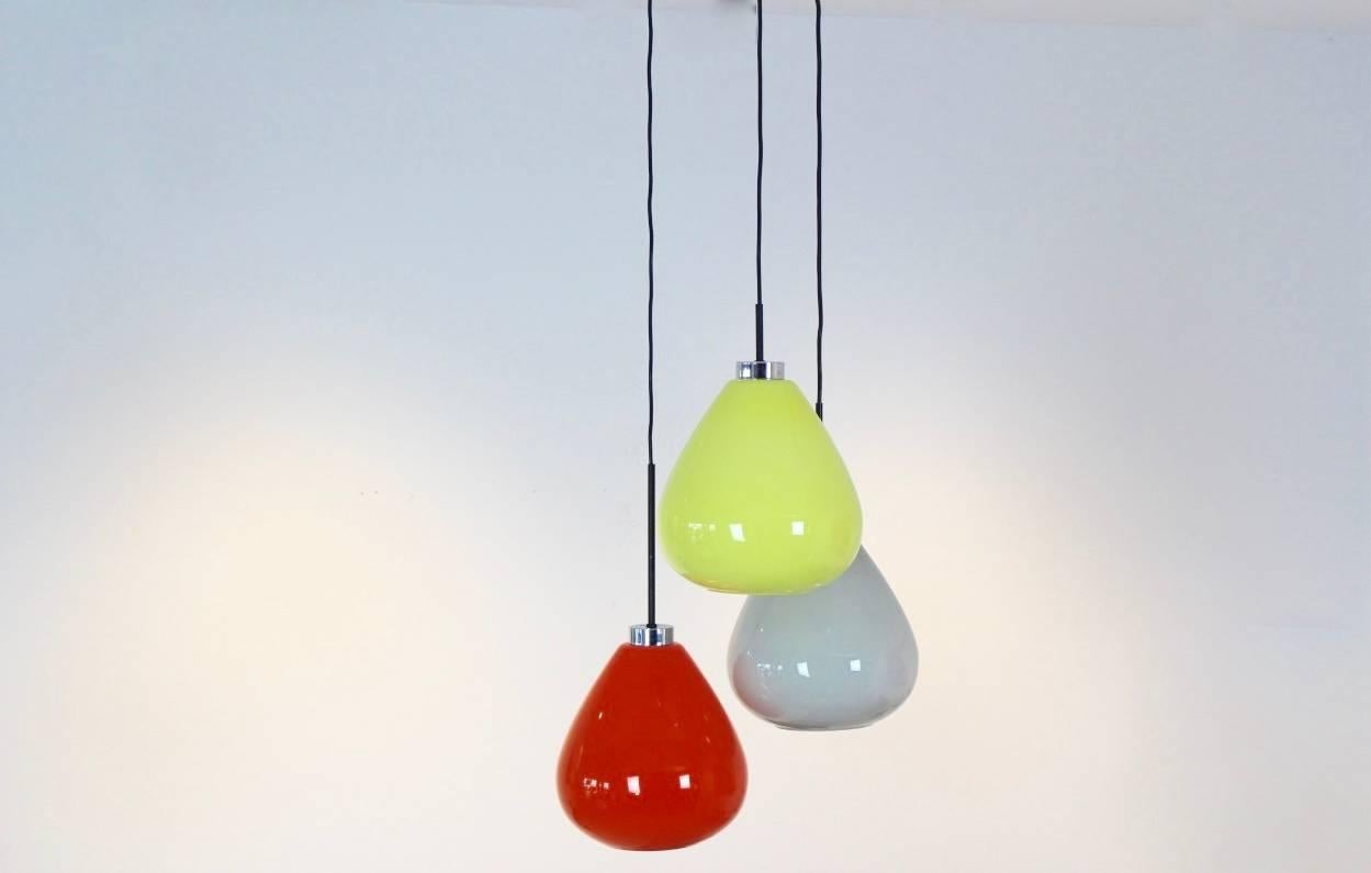 Sophisticated Three Colored Murano Glass Pendant Lamp from Venini, Italy, 1970s In Excellent Condition In Voorburg, NL