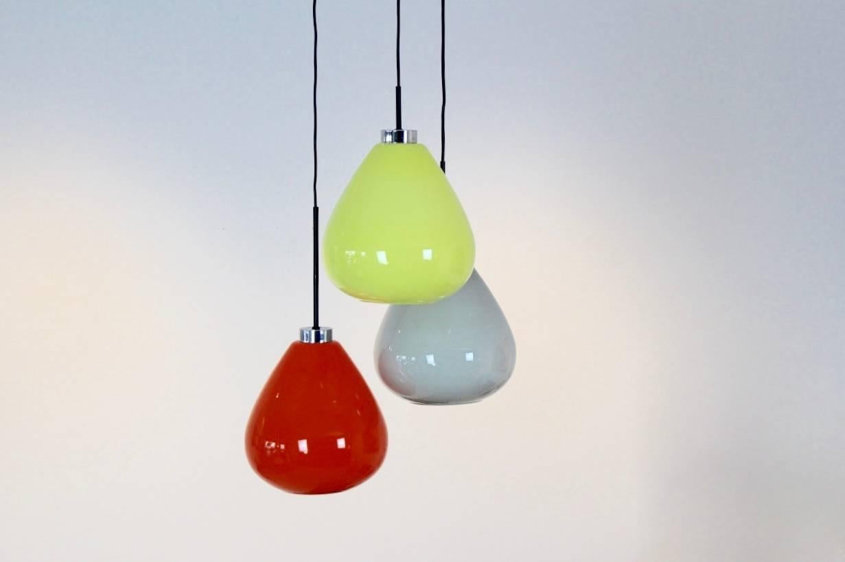 Sophisticated Three Colored Murano Glass Pendant Lamp from Venini, Italy, 1970s 3