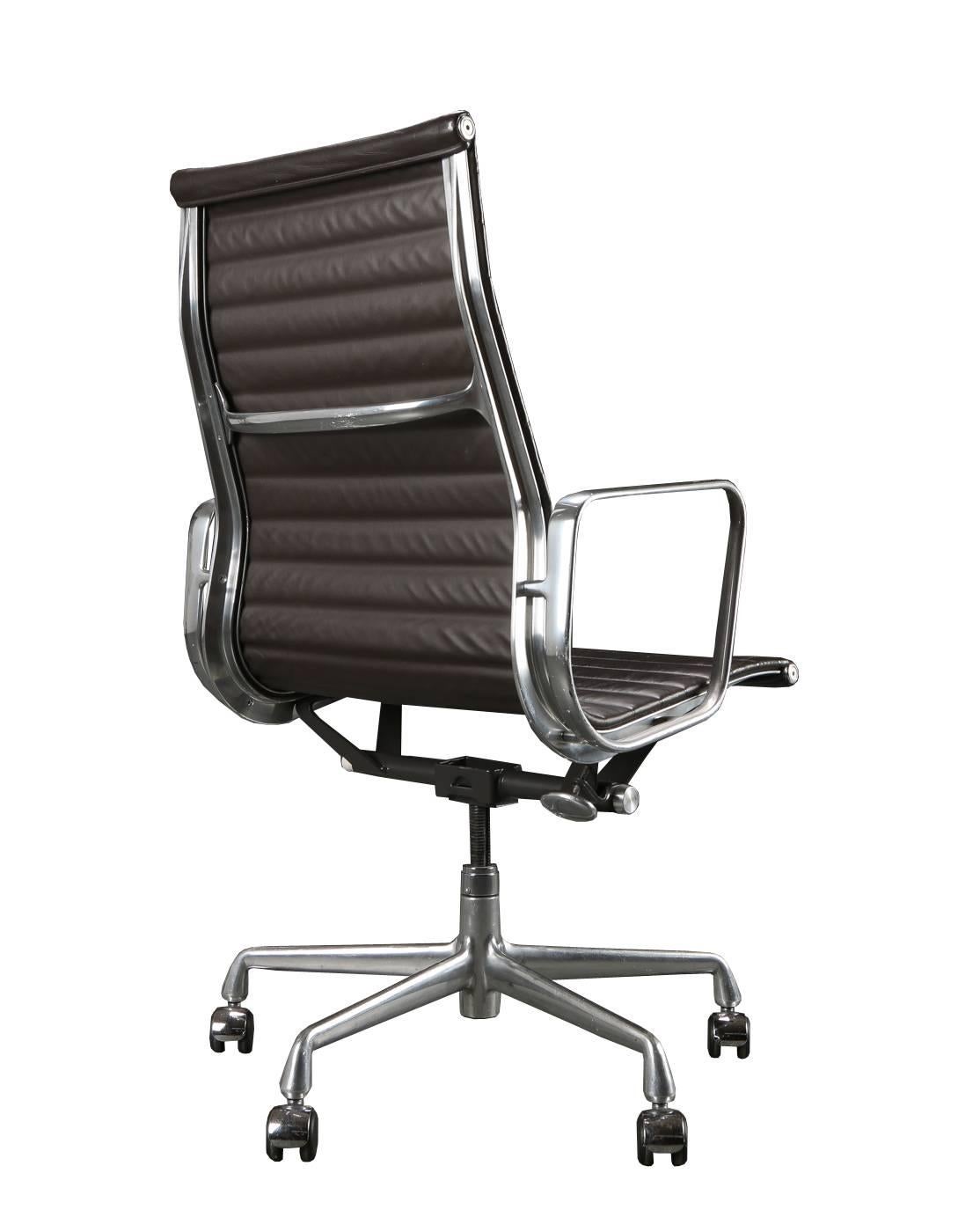 Mid-20th Century Aluminium Series Office Chair by Charles and Ray Eames