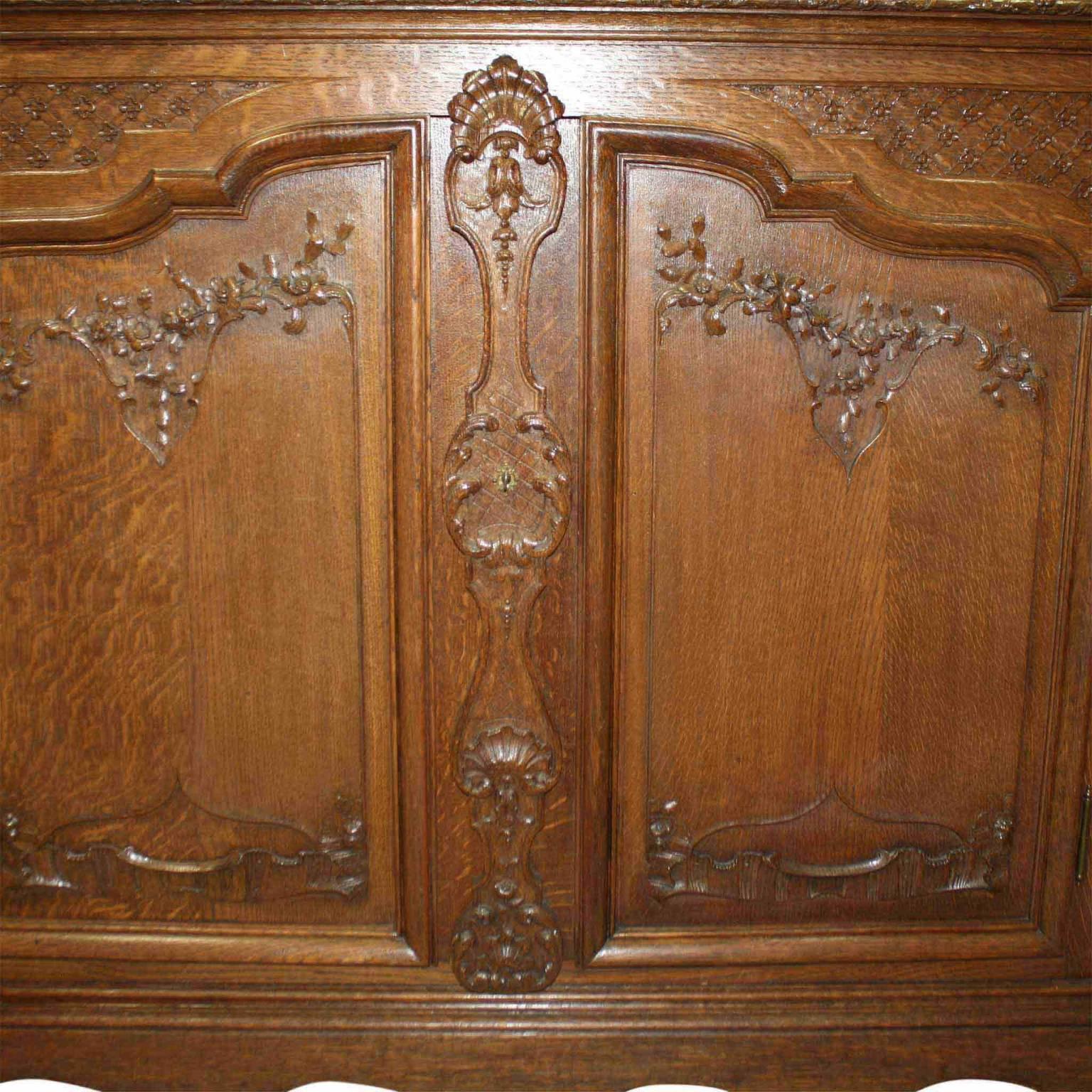 Late 19th Century Louis XV Style Hutch For Sale 3