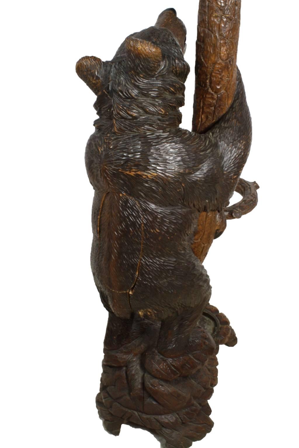 Linden Wood Black Forest Bear Hall Tree, circa 1900 Attributed to Seilar-Brawant For Sale 2