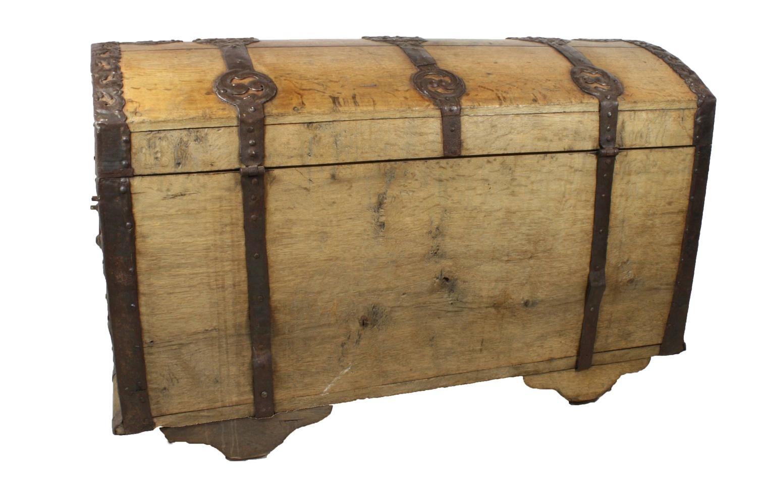 17th Century Dutch Oak Sea Chest For Sale at 1stdibs