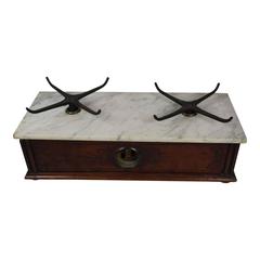 Balance en chêne avec plateau en marbre:: vers 1850