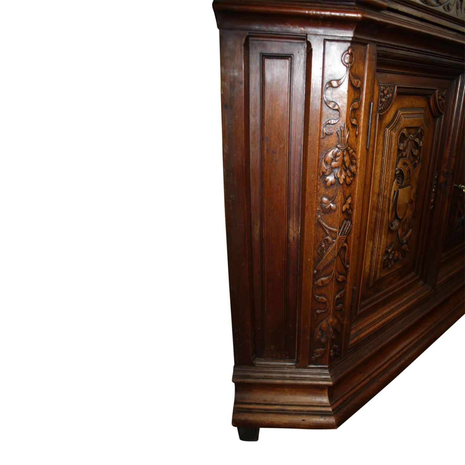 French Walnut Renaissance Revival Corner Cabinet, circa 1875 In Good Condition For Sale In Evergreen, CO
