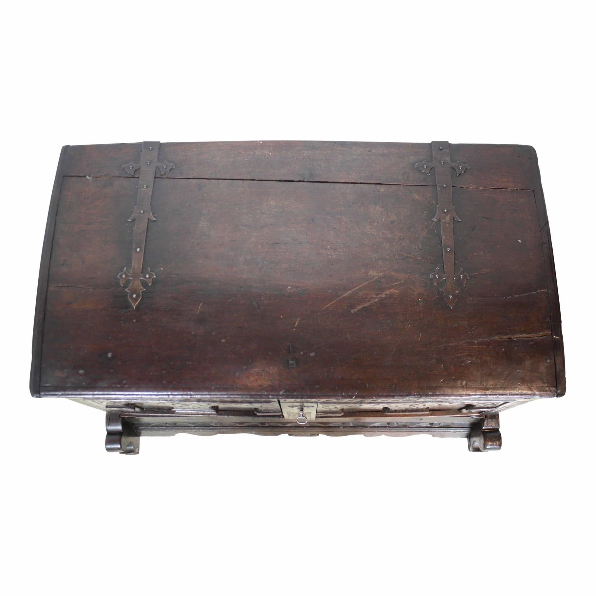 Early 19th Century Re-Purposed English Trunk In Good Condition For Sale In Evergreen, CO