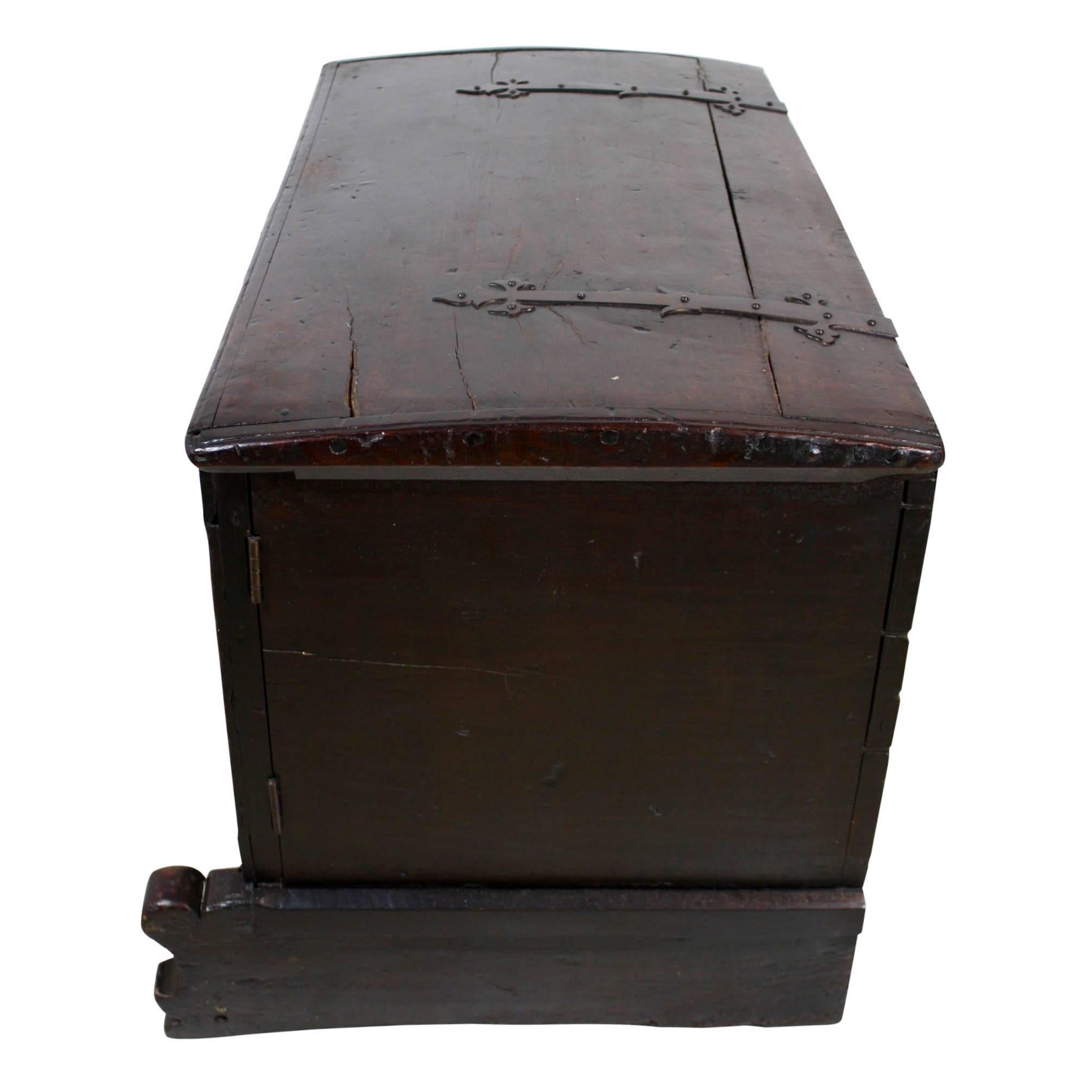 Early 19th Century Re-Purposed English Trunk For Sale 1