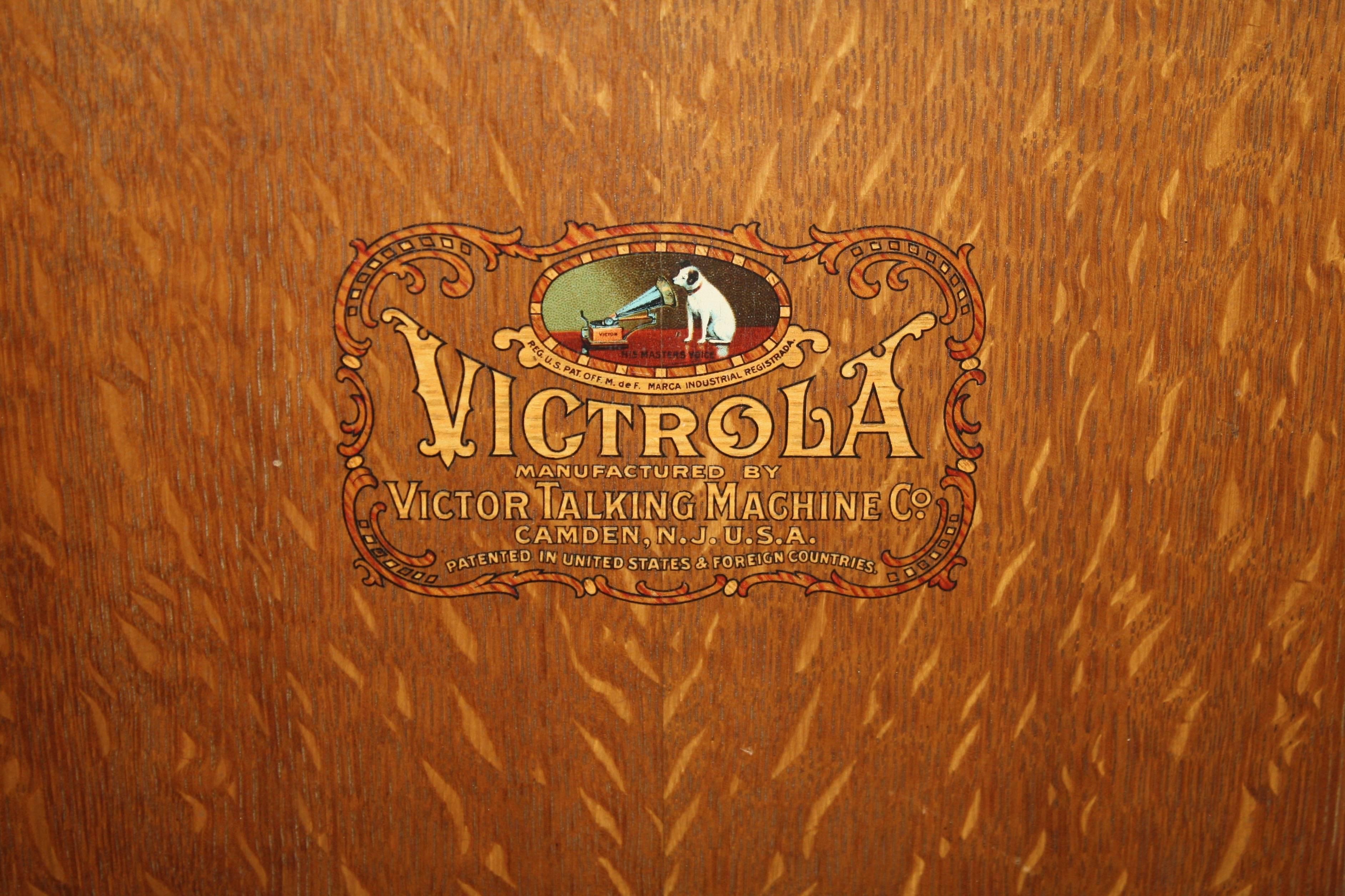 American Victor Victrola Talking Machine Serial Number 188101G, 1915