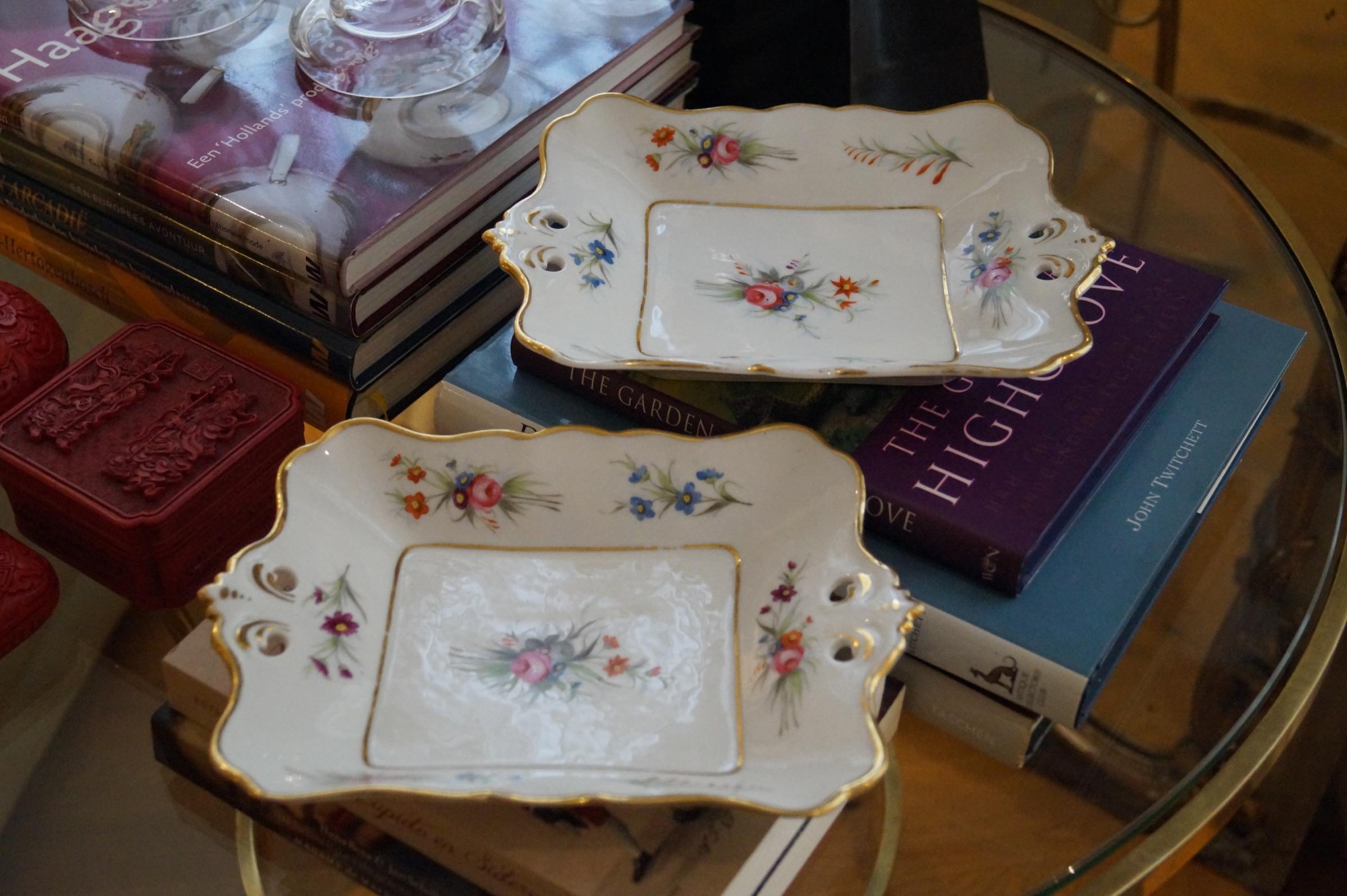 French Two Antique Old Paris Porcelain Presentation Dishes, France, circa 1880 For Sale