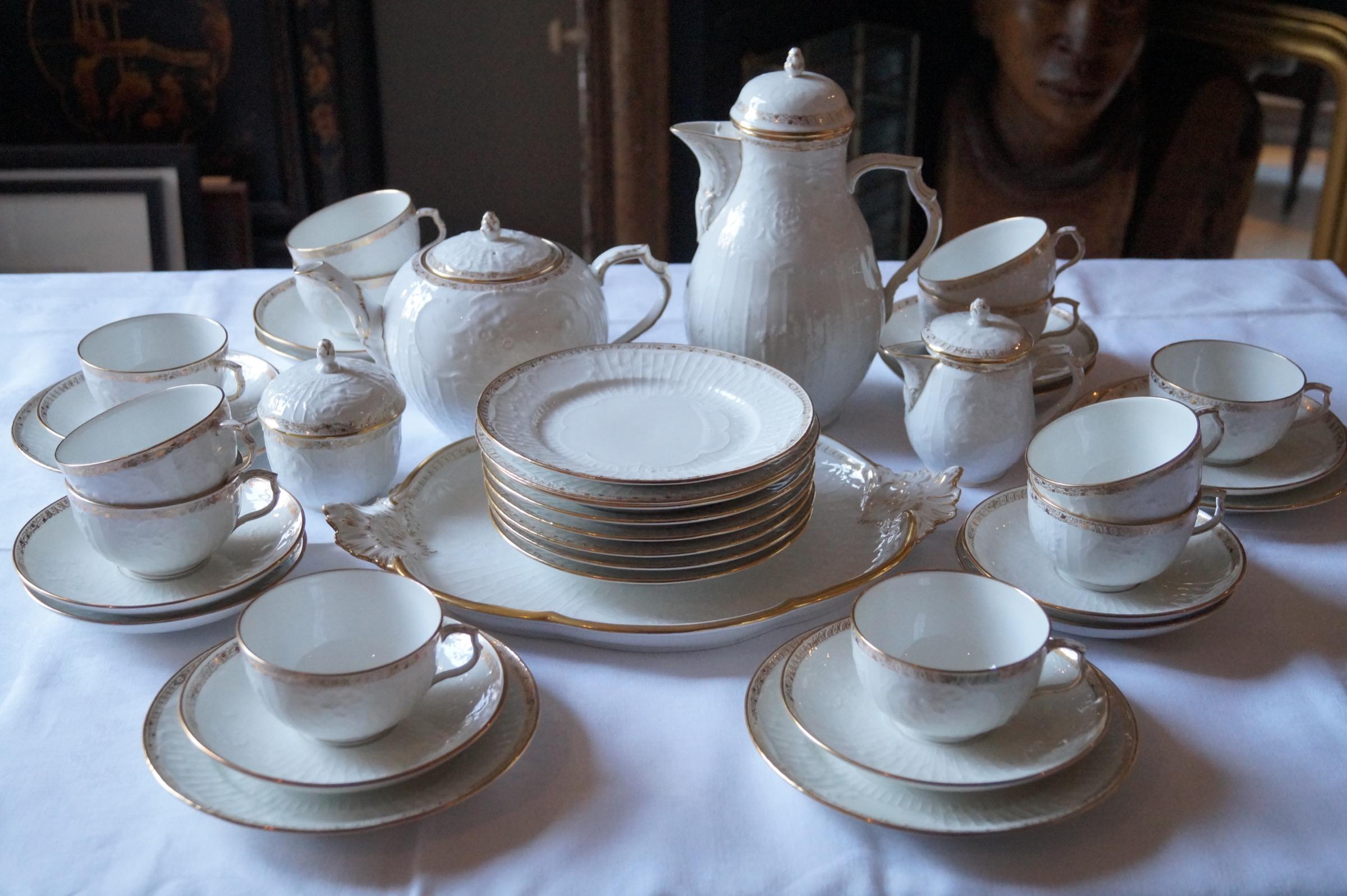 Magnificent and Rare KPM Berlin Porcelain Tea Coffee Service, circa 1900 For Sale 4