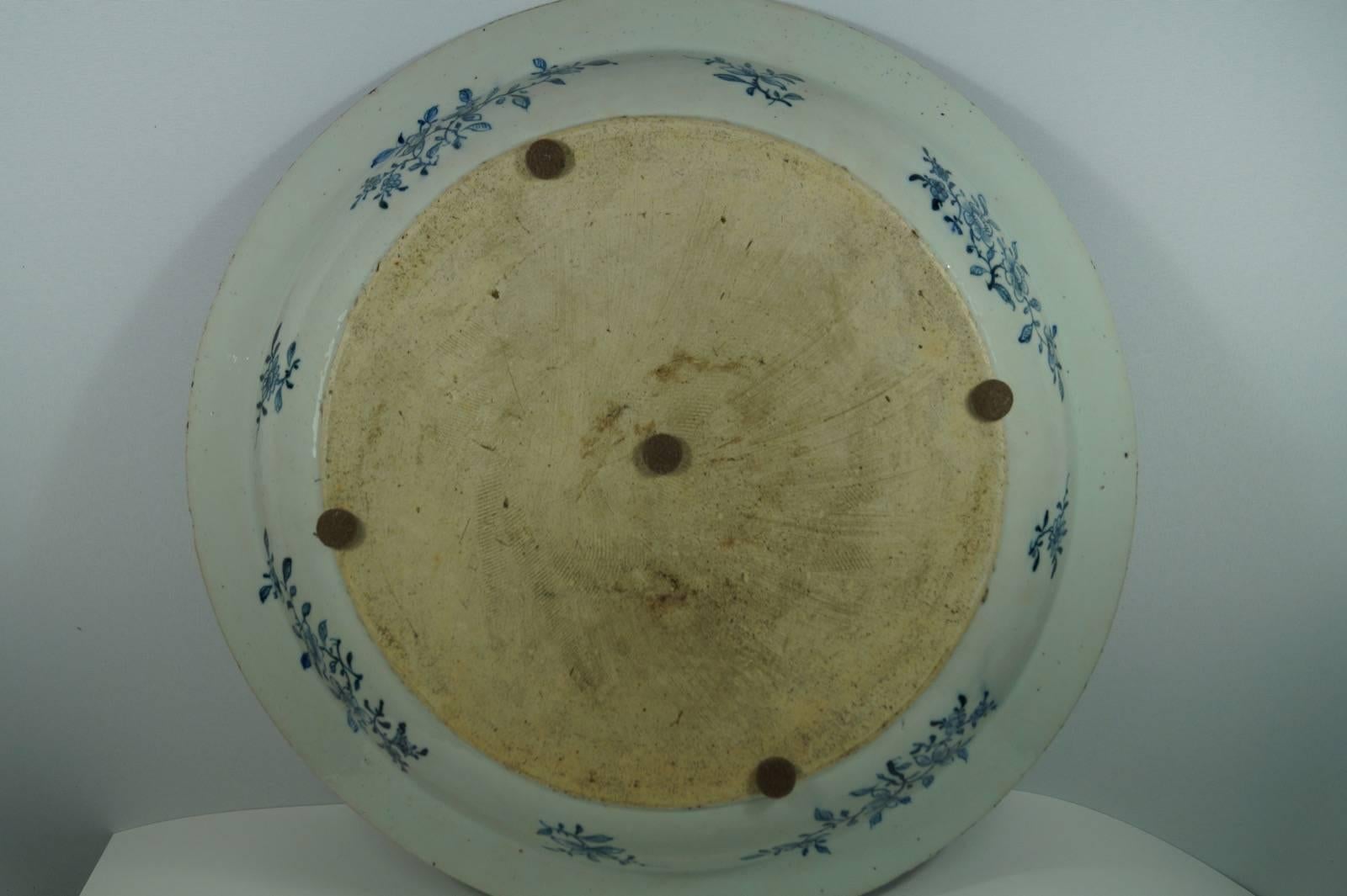 18th Century and Earlier 18th Century Large Charger with Sprays of Flowers, Qianlong Period