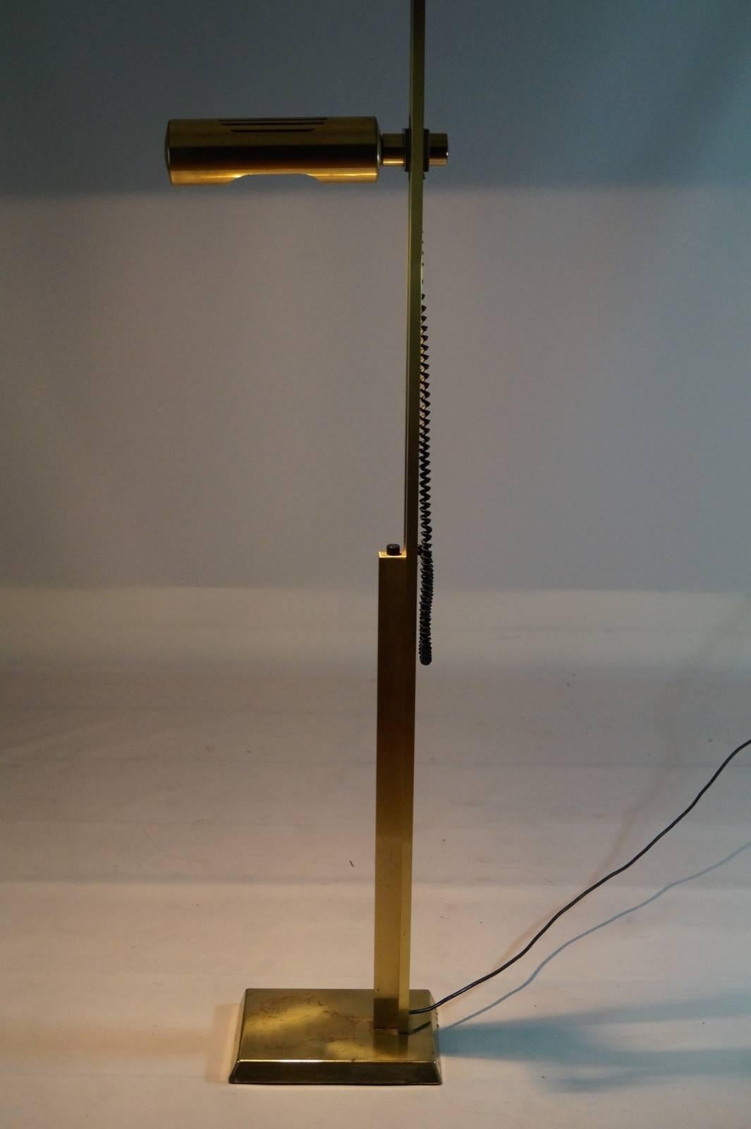 Forceful Brass Floor Lamp, 1970s In Good Condition In Haarlem, Noord-Holland