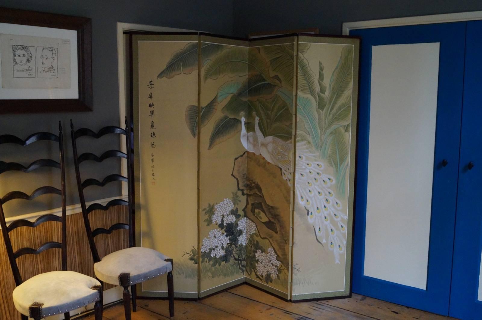 Midcentury hand-painted Chinese screen with white peacocks and floral motives.
Measures: H x W 188 cm x 184 cm.