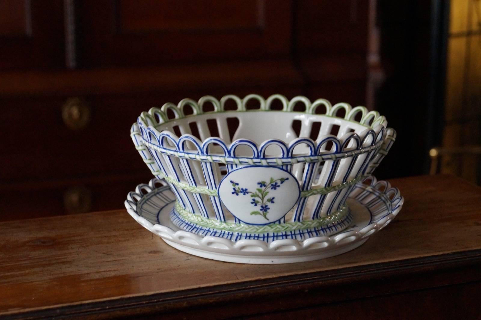 French Unique and Antique Niderviller Porcelain Basket with under Plate, France, 1790s