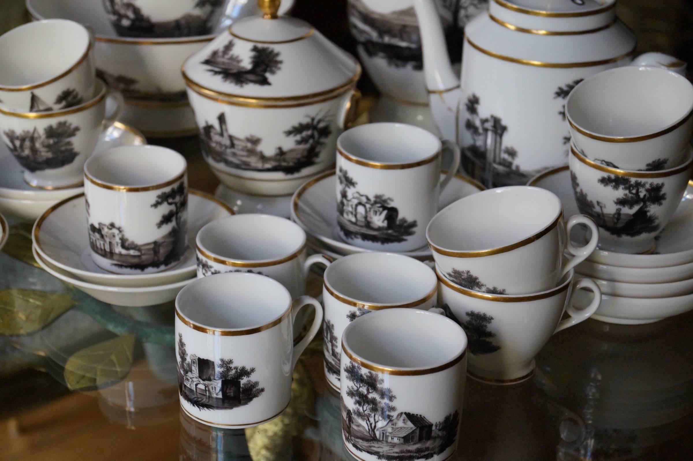 Hand-Painted Black and Sepia 'Old Paris' Porcelain Coffee and Tea Service In Excellent Condition In Haarlem, Noord-Holland