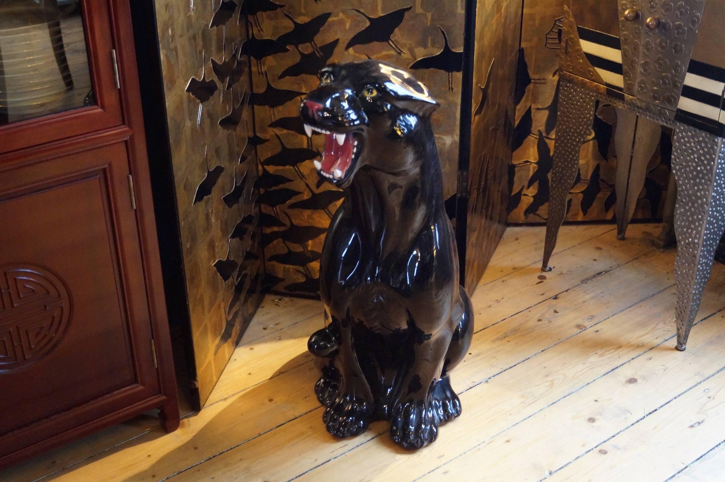 Italy, 1960s.
Black glazed ceramic panther.
Perfect condition.

Measures: H x W x D: 78cm x 36cm x 53cm.