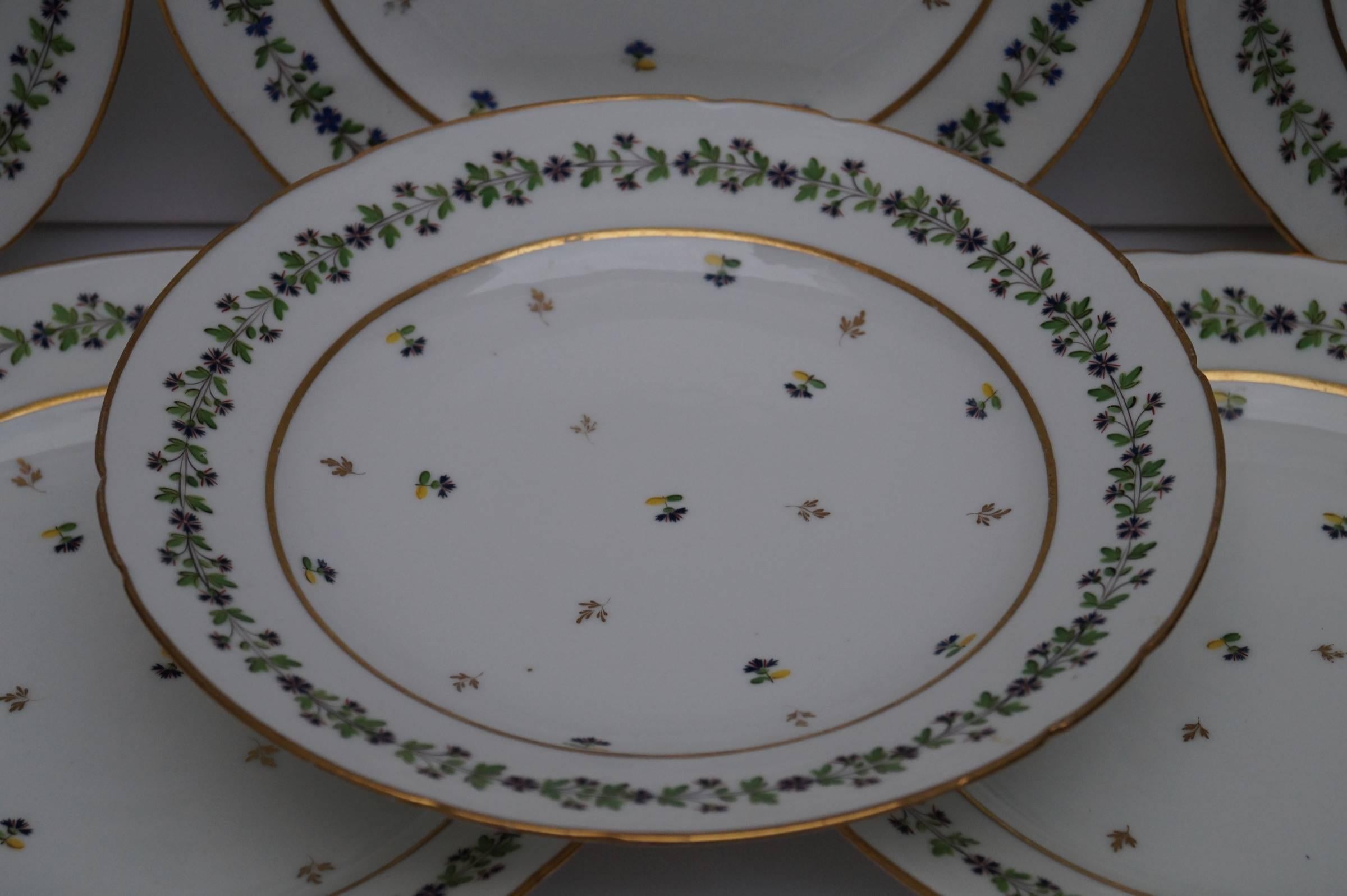 French Set of Six Old Paris Dinner Plates, France, 1825-1850