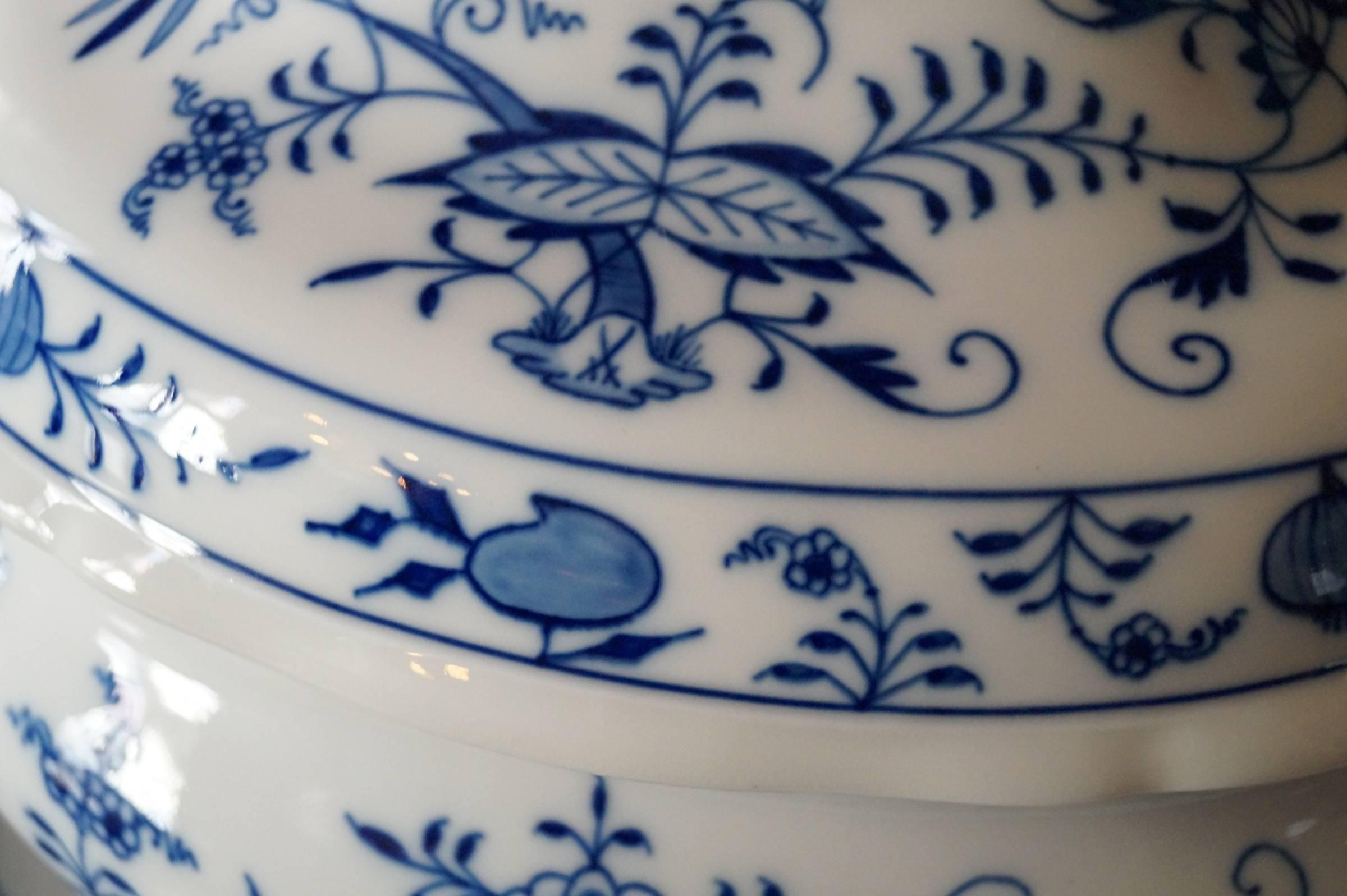 20th Century Rare Big Meissen Porcelain Blue Onion Tureen with under Plate, Germany, 1920s