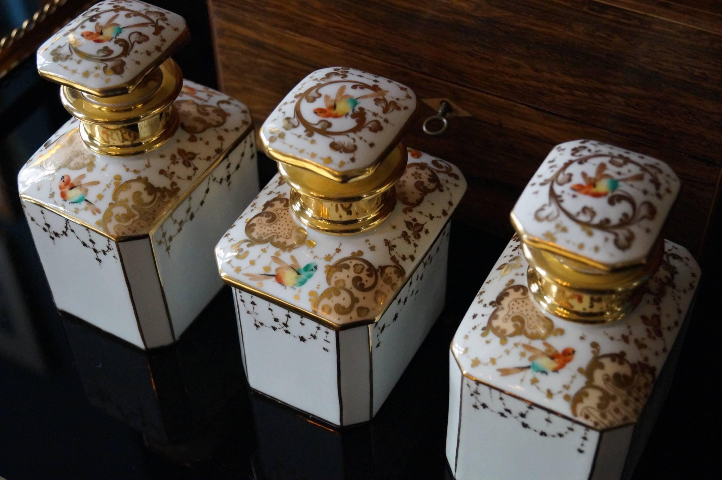 Rare Early 19th Century Old Paris Porcelain Hand-Painted Tea Caddy's In Good Condition In Haarlem, Noord-Holland