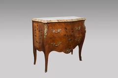 Style Louis XV Commode