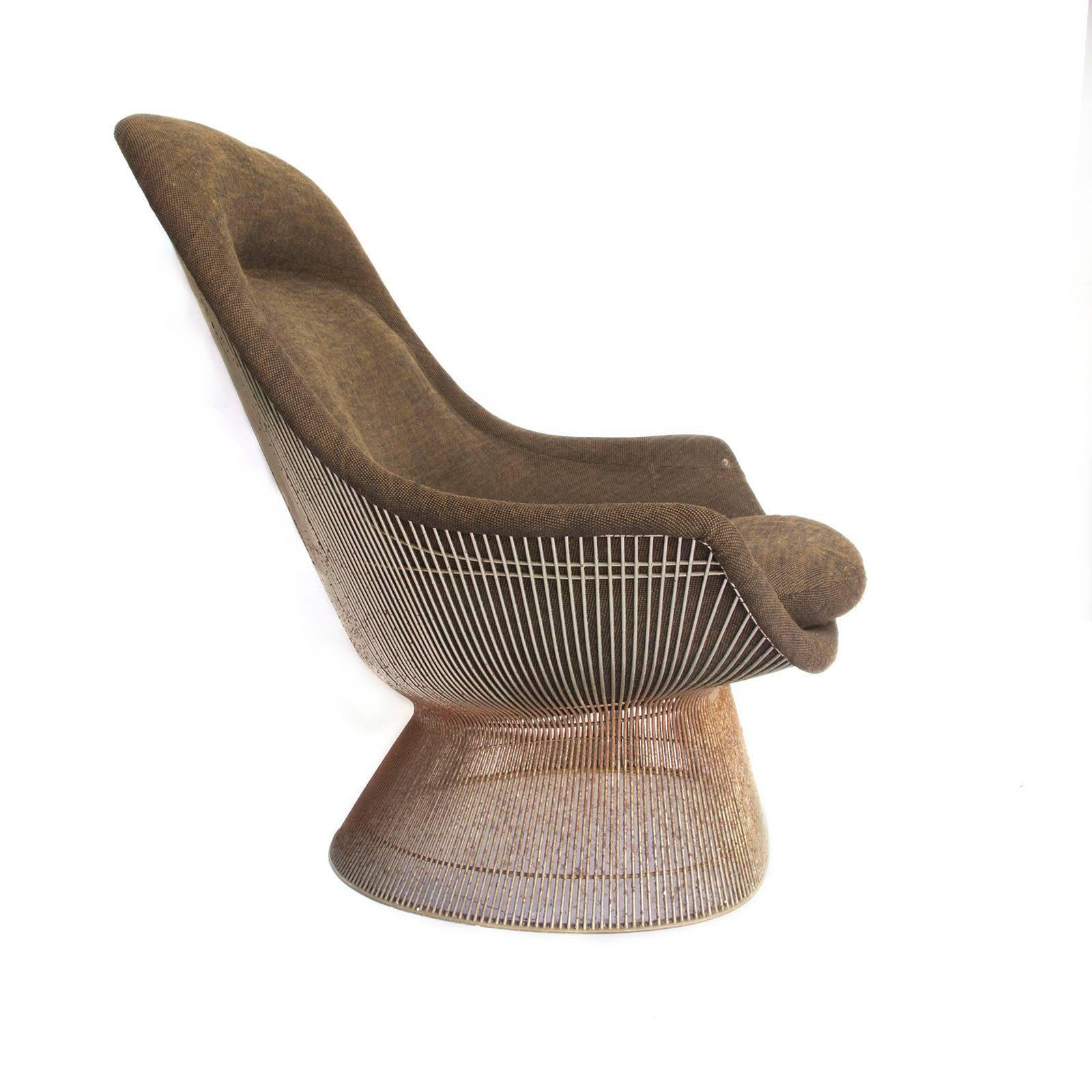 A slightly rusty, which can be removed on request, high back Warren Platner for Knoll International lounge chair first introduced, circa 1966. The Platner range of furniture for Knoll is known for its relatively simple design yet its incredible