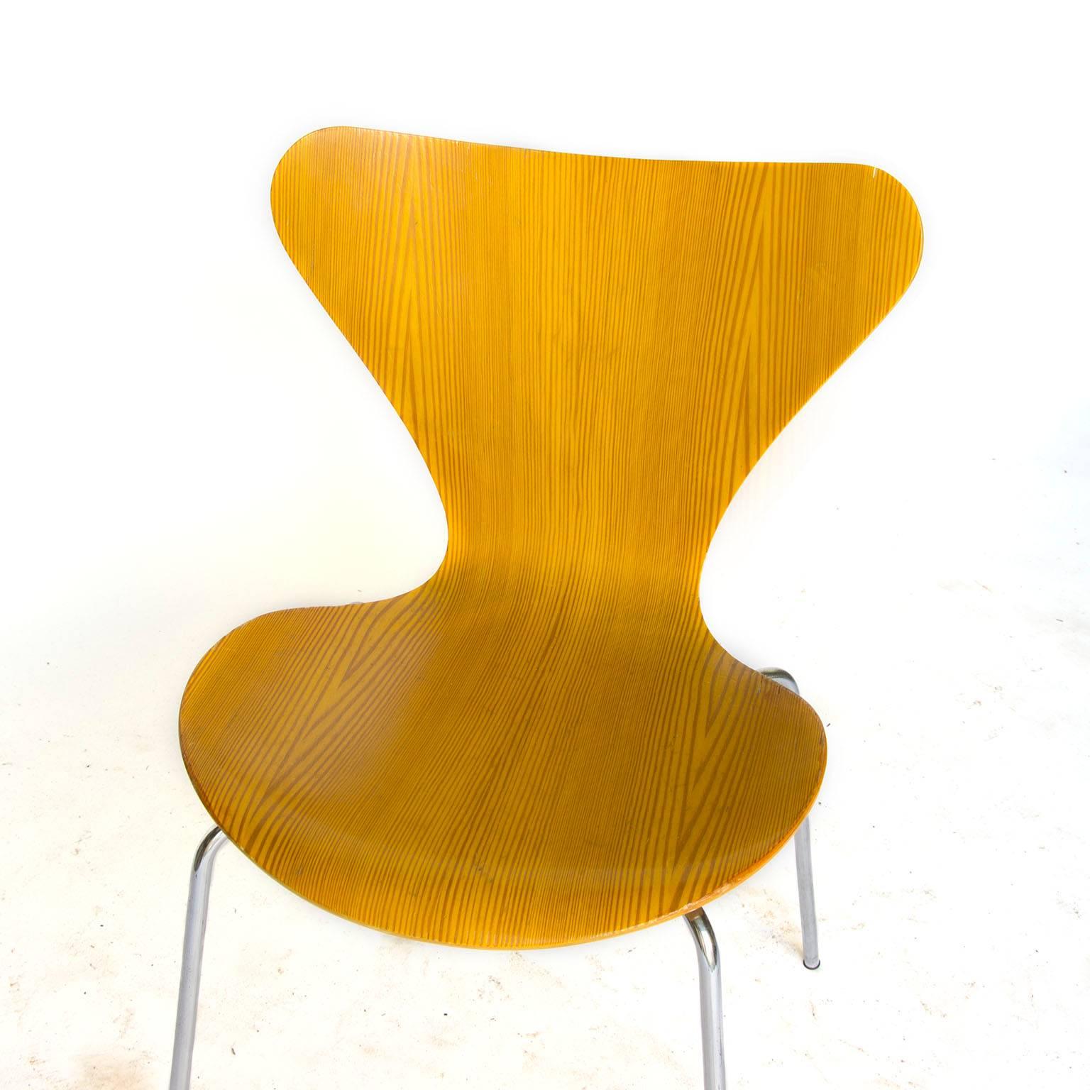 Acier Ensemble de six chaises papillon 3107 en stratifié rare d'Arne Jacobsen, 1955 en vente