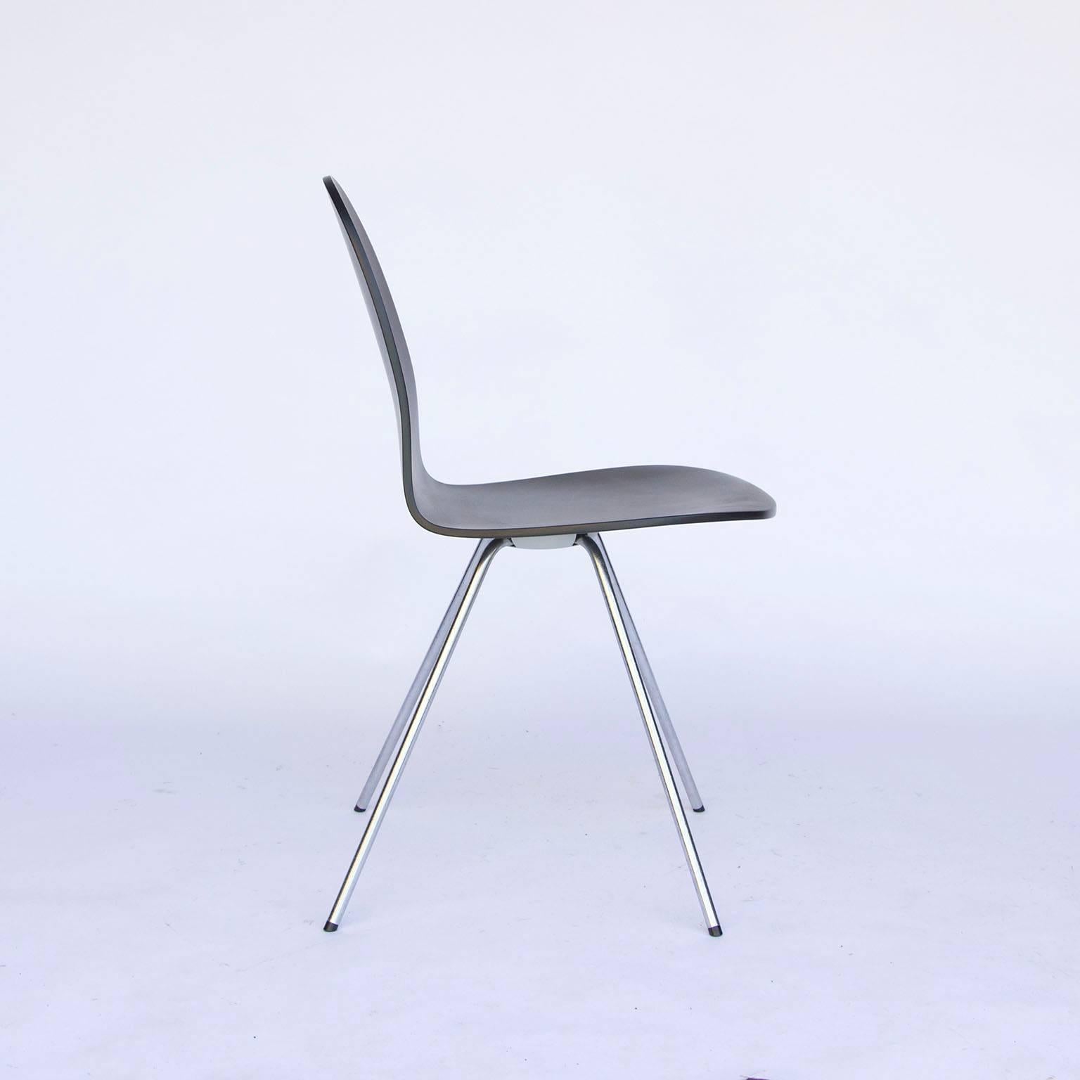 1955, Arne Jacobsen, Tongue-Stuhl, schwarz lackiert (Dänisch) im Angebot