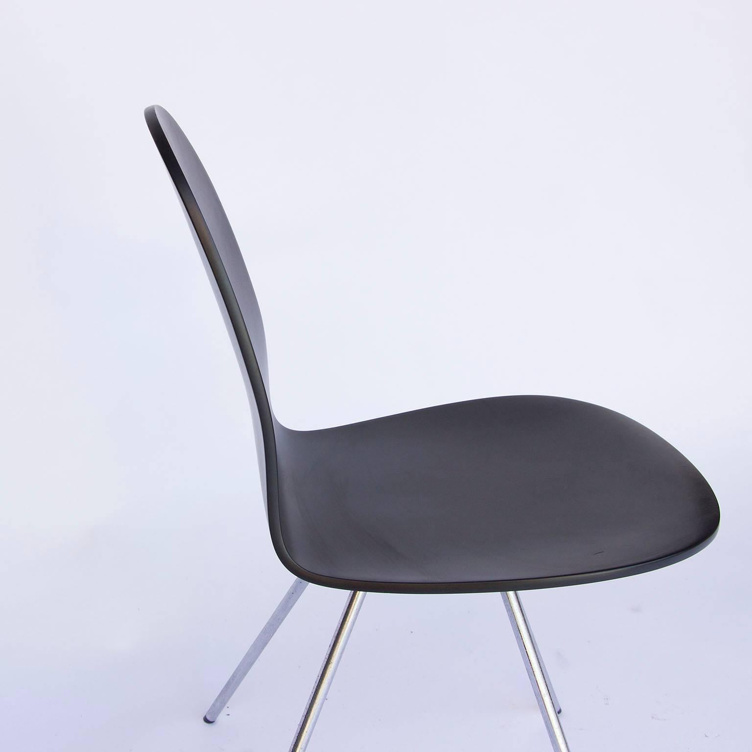 1955, Arne Jacobsen, Tongue-Stuhl, schwarz lackiert (Mitte des 20. Jahrhunderts) im Angebot