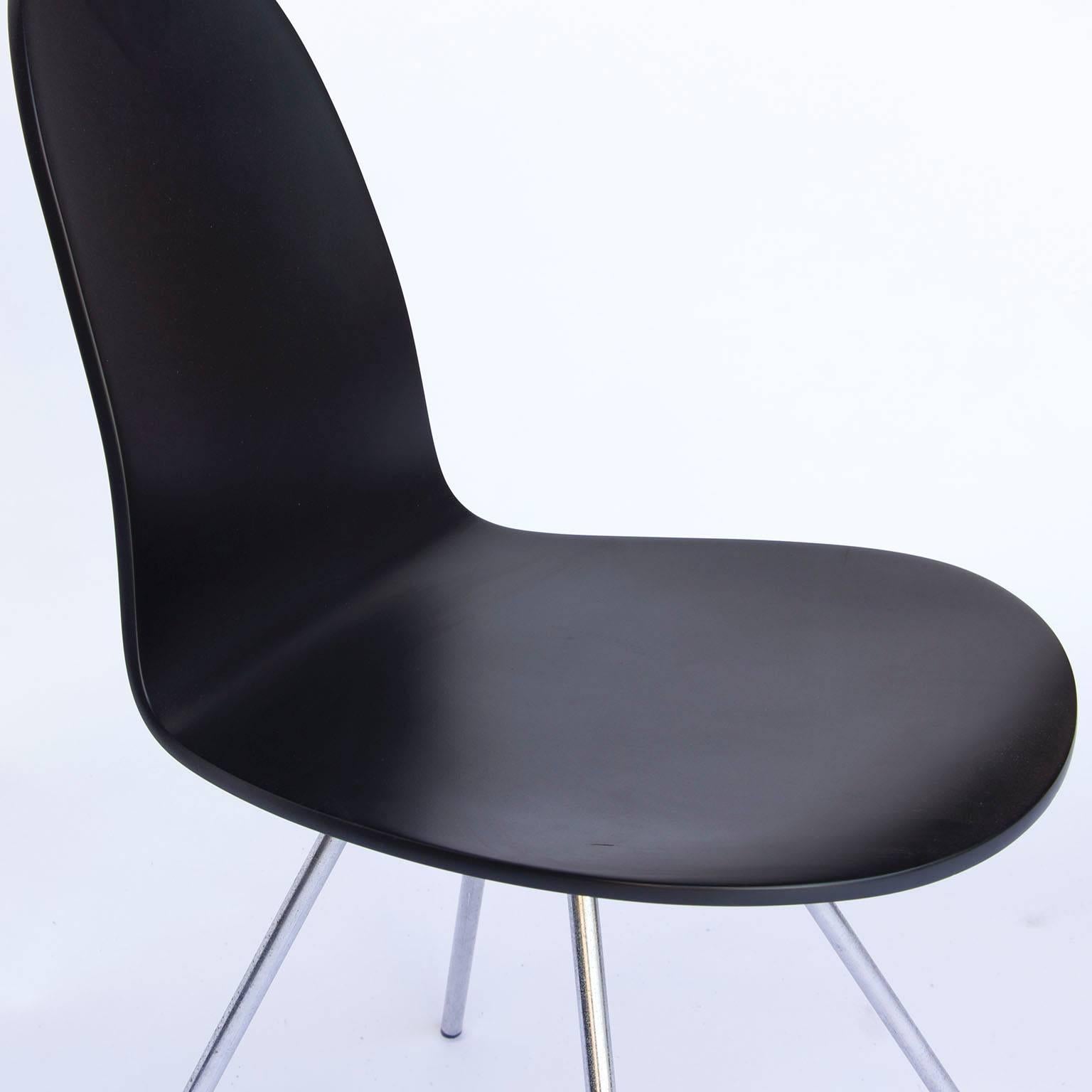 1955, Arne Jacobsen, Tongue-Stuhl, schwarz lackiert (Chrom) im Angebot
