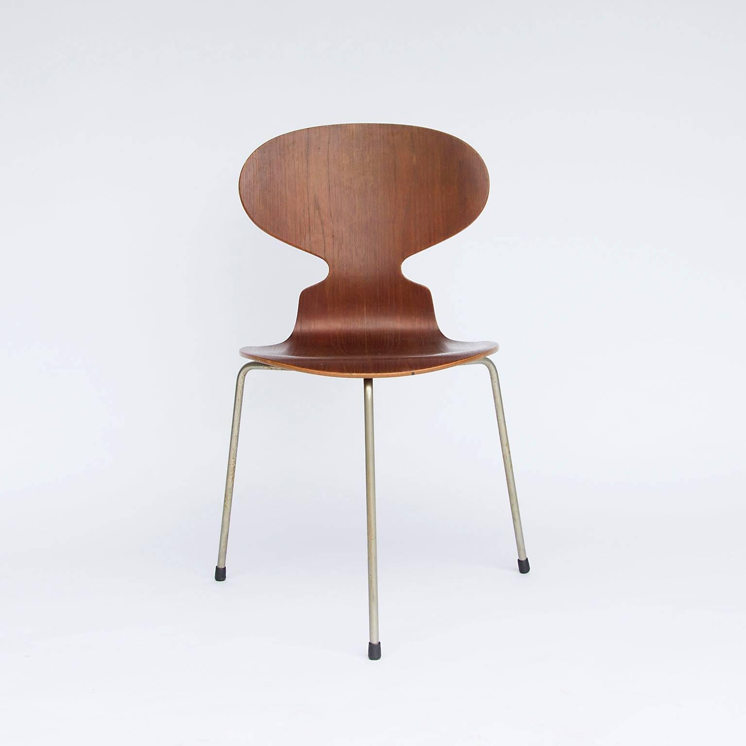 Milieu du XXe siècle Arne Jacobsen, premiers ensembles originaux chaises fourmis de 1952 en vente