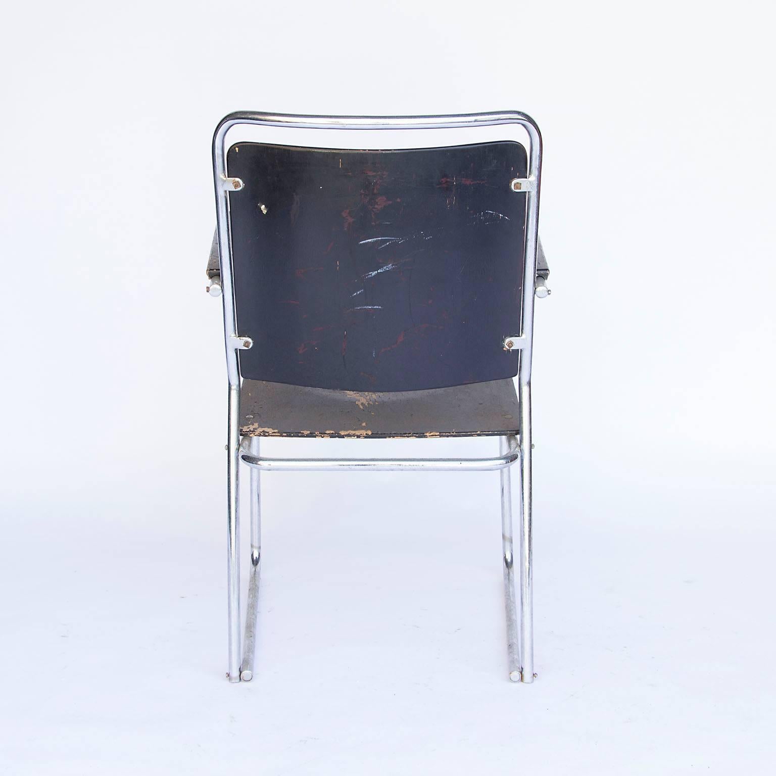 Seltener großer Beistellstuhl oder einfacher röhrenförmiger Stuhl mit original lackiertem Holz, um 1930 im Zustand „Gut“ im Angebot in Amsterdam IJMuiden, NL