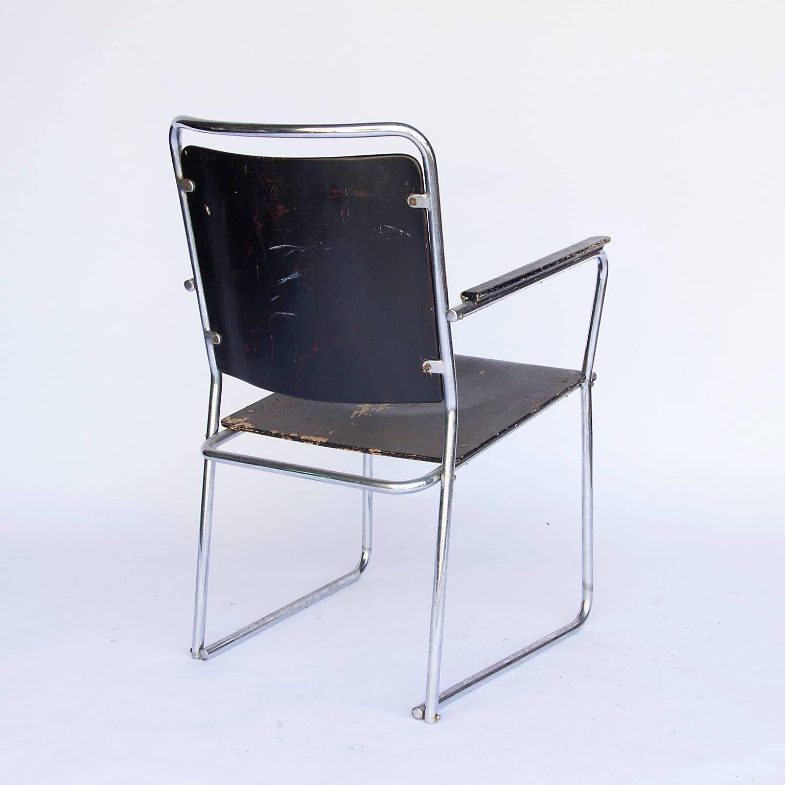 Seltener großer Beistellstuhl oder einfacher röhrenförmiger Stuhl mit original lackiertem Holz, um 1930 (Europäisch) im Angebot