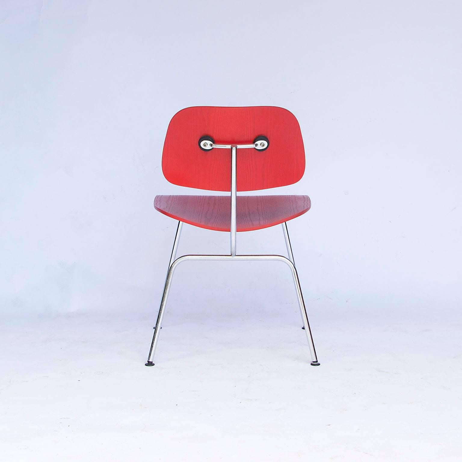 Mid-Century Modern 1946, Charles Eames, DCM in Ash, Original by Vitra Painted in Red