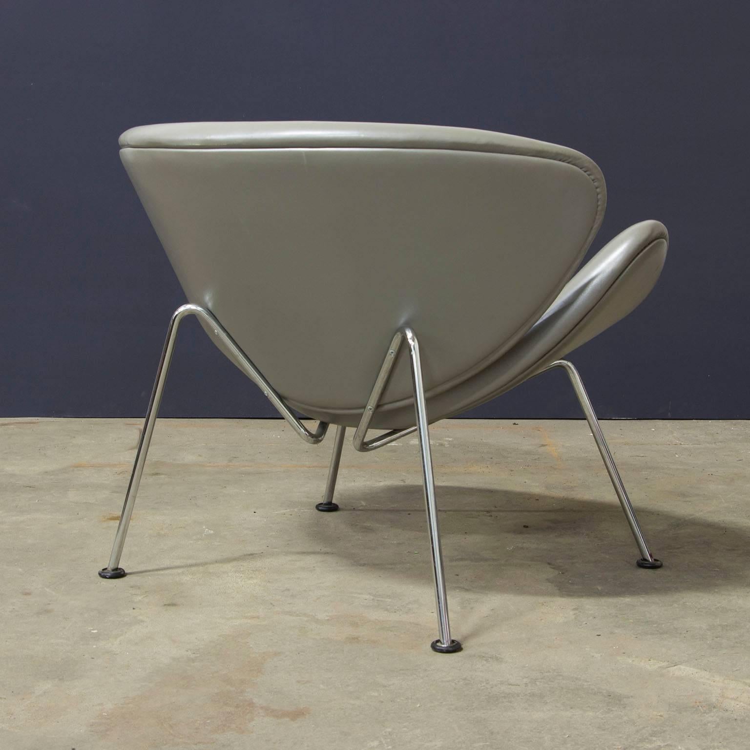 1960, Pierre Paulin, Original 1st-Stuhl aus silbergrauem Leder mit Stoffbezug (Moderne der Mitte des Jahrhunderts) im Angebot