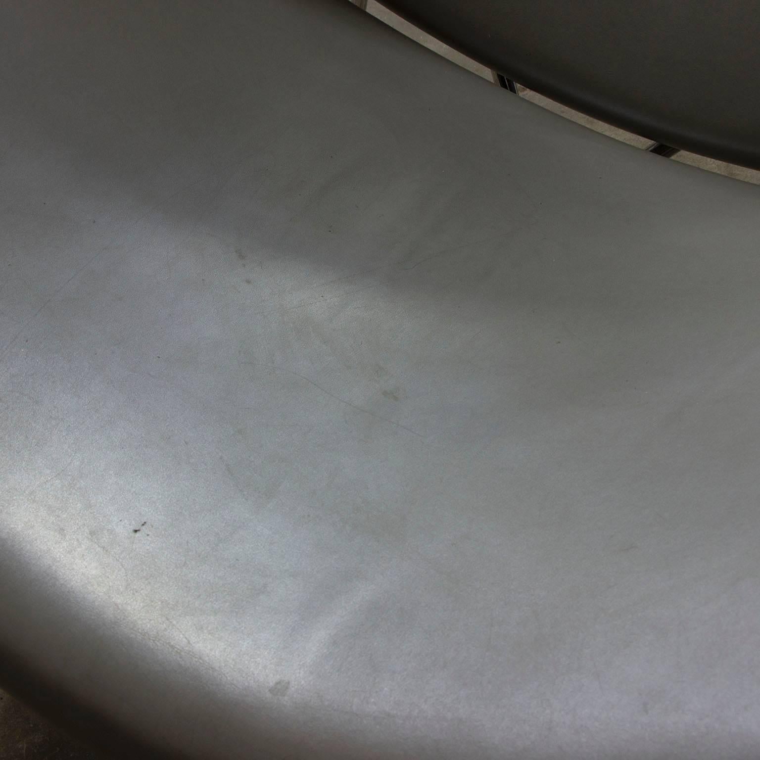 Metal 1960, Pierre Paulin, Original 1st Fabric Silver Grey Leather Slice Chair For Sale