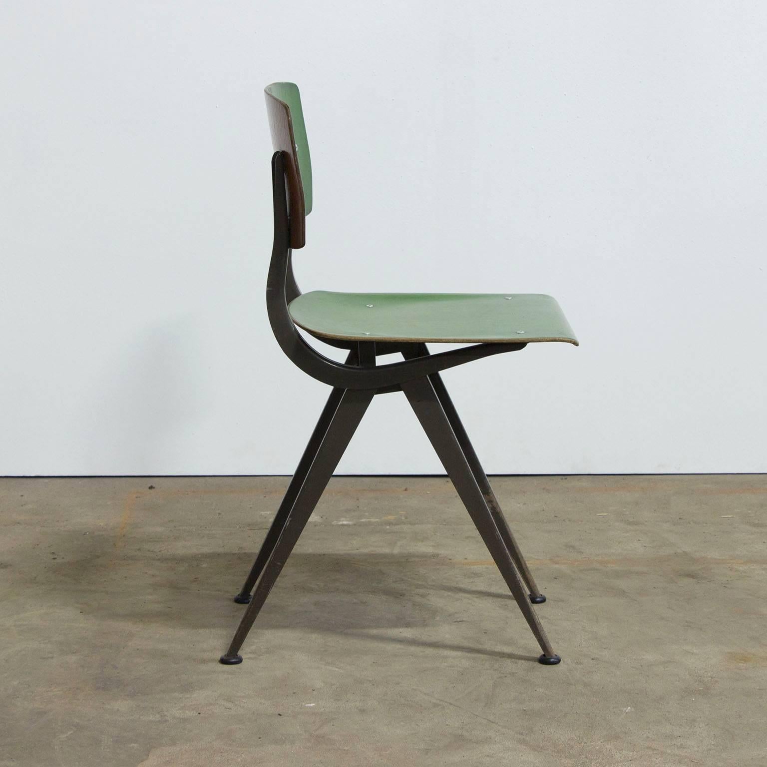This very very rare chair is in green, original, by de Cirkel, made for teenagers.
The result chair was the next step after the revolt chair, by Kramer and Wim Rietveld, the grandson of Gerrit Rietveld.

Weight 8.5 kg.

Free shipping for Amsterdam,