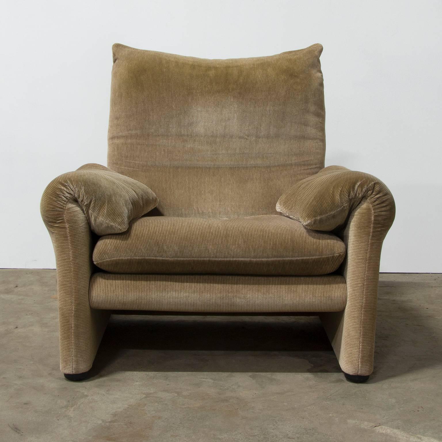 1973, Vico Magistretti for Cassina, Maralunga Chair in Original Fabric 1