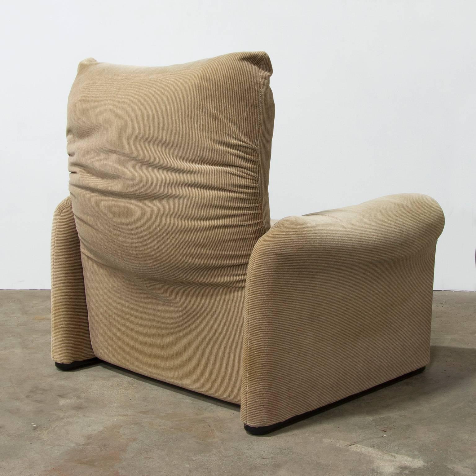 Italian 1973, Vico Magistretti for Cassina, Maralunga Chair in Original Fabric