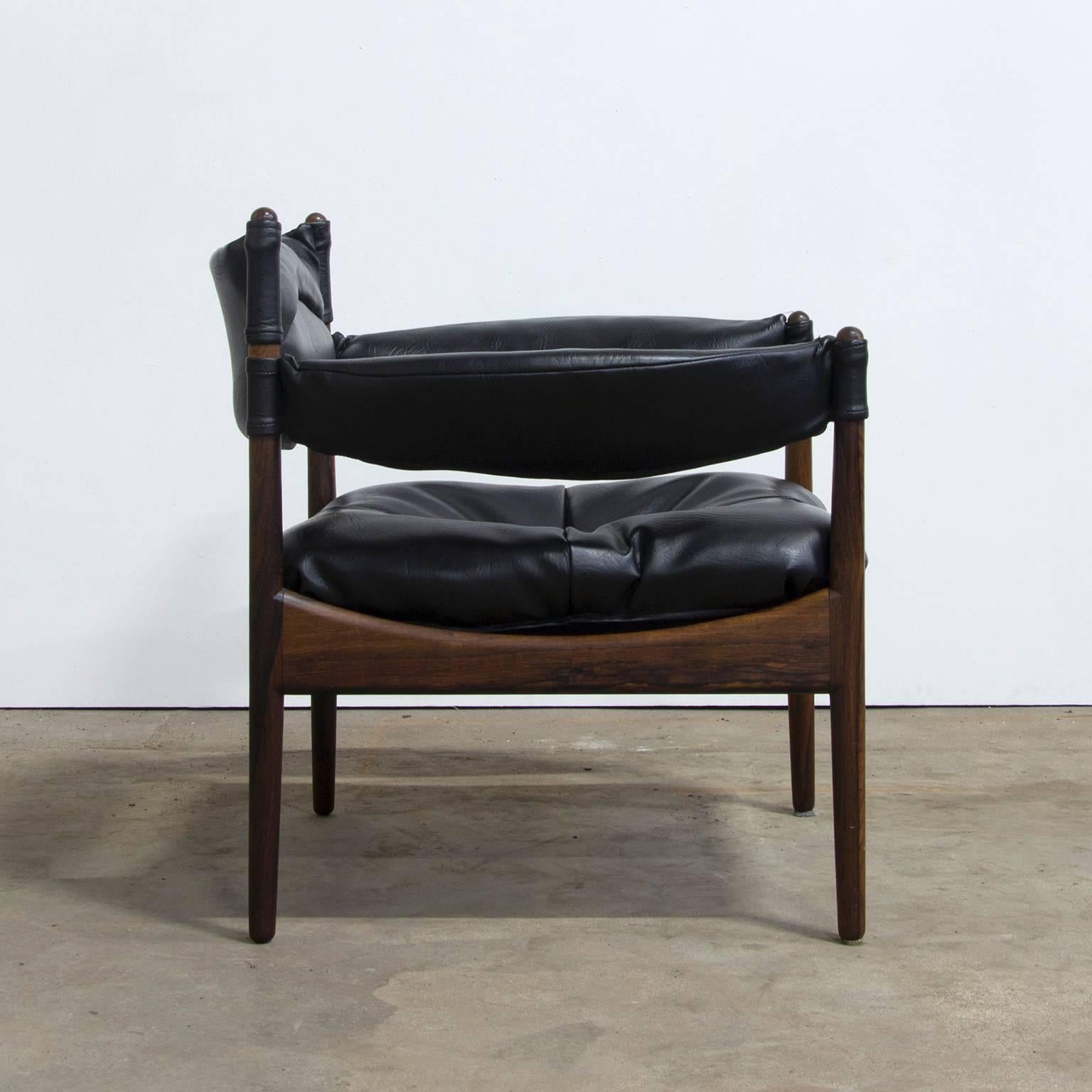 Modus easychair in solid palissander and rosewood. Designed in 1963 by Kristian Solmer Vedel. Manufactured by Søren Willadsen, Denmark. Upholstery in original black leather. Beautiful leather in perfect condition. Wooden base also in good