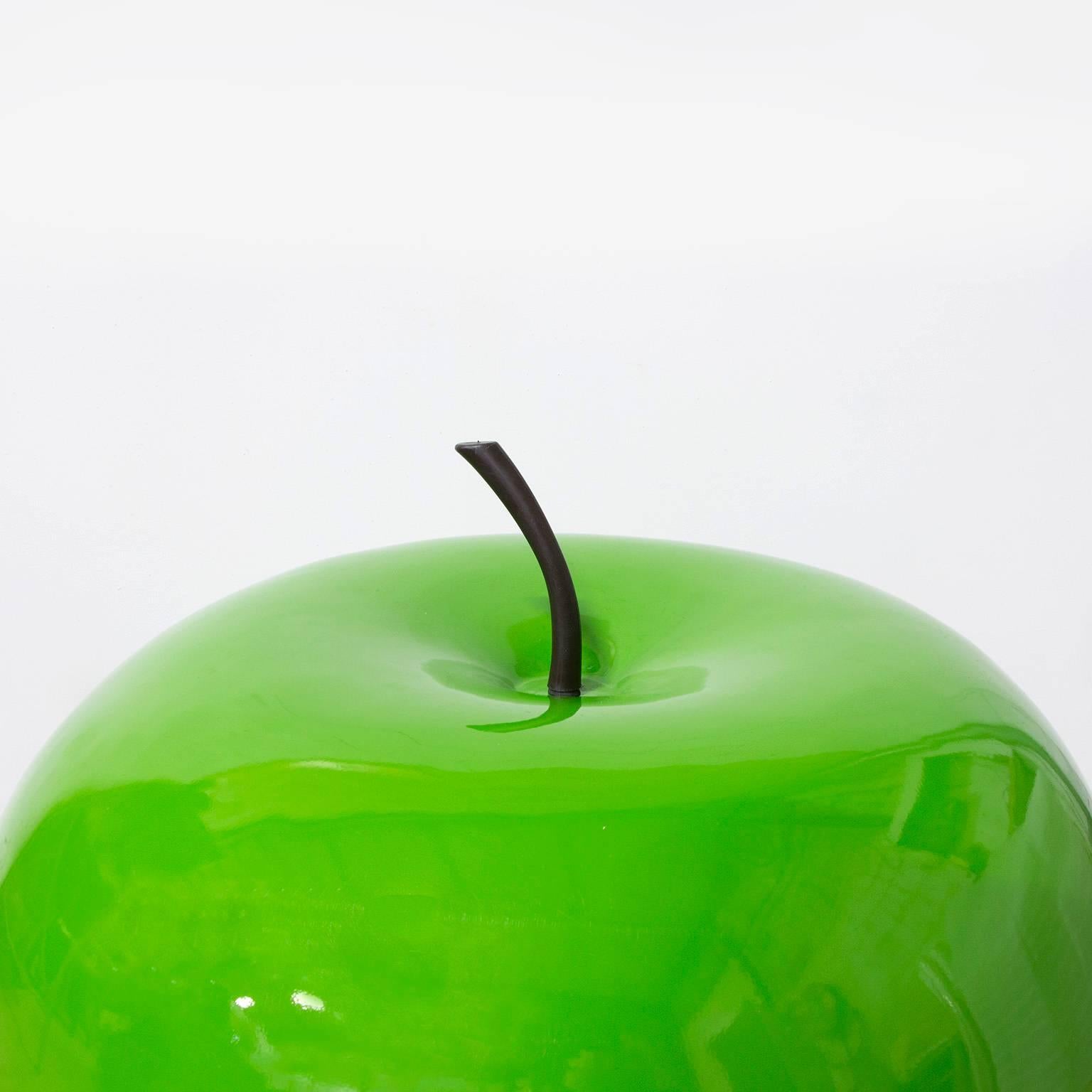 Dimensions: Height of the apple is 60 cm and 68 cm including the steel.
Made out of fiberglass with fiberstone and painted in strong car lacquer, why there is shiny, almost spotless, lacquer. 

Weight 18 kg.