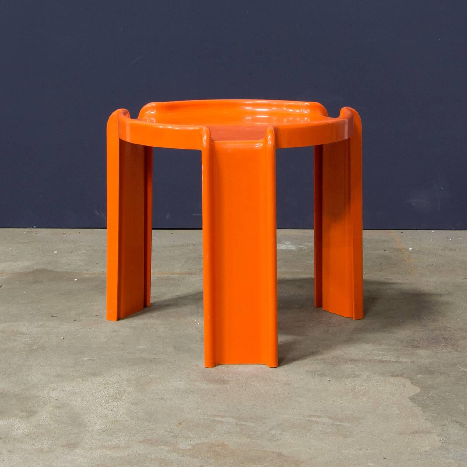 plastic stacking tables
